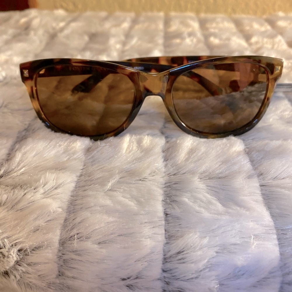 Foster grant sun glasses